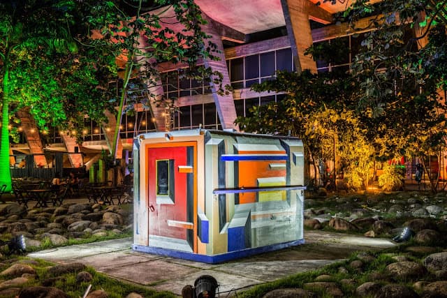 Obra UnoBloco de Mario Bands apresentada na mostra ArteCore no MAM Rio